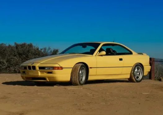 BMW с открывающимися фарами